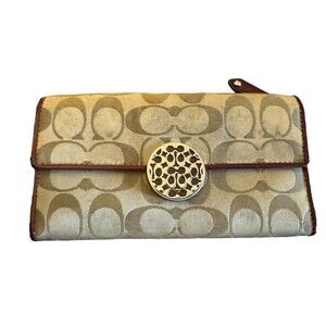 COACH‎ Signature Canvas Trifold Beige Wallet Trademark Buckle Closure